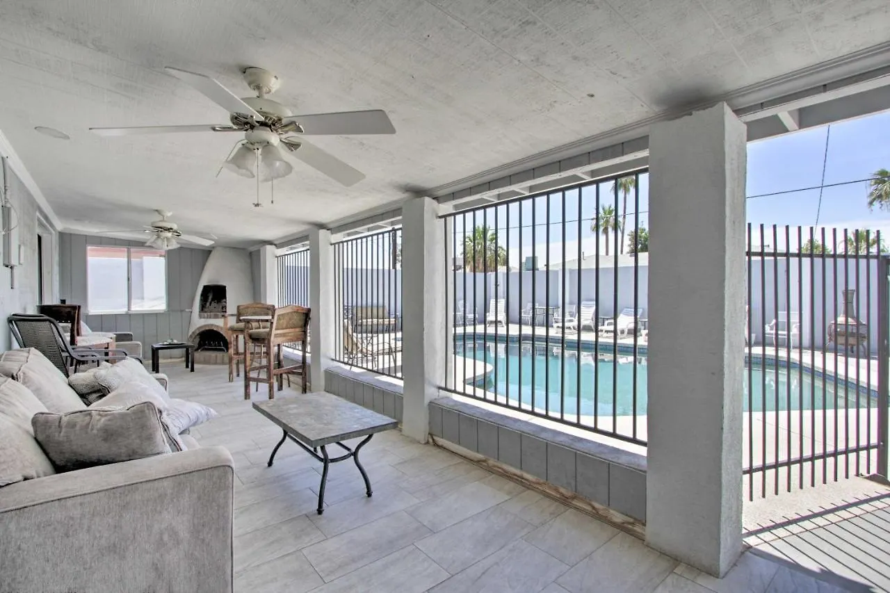 Hébergement de vacances Ultimate Phoenix Group Getaway Patio And Pool!